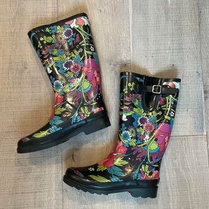 The Sak patterned rain boot size 8